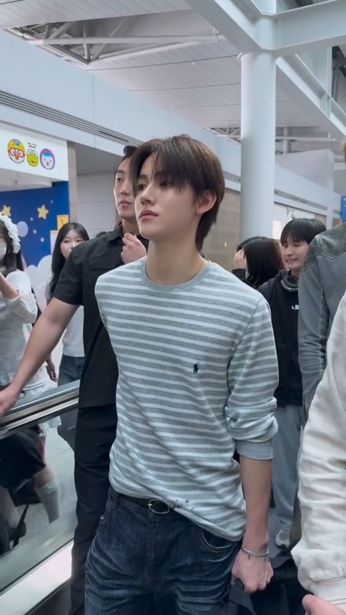 엄딩 tweet media