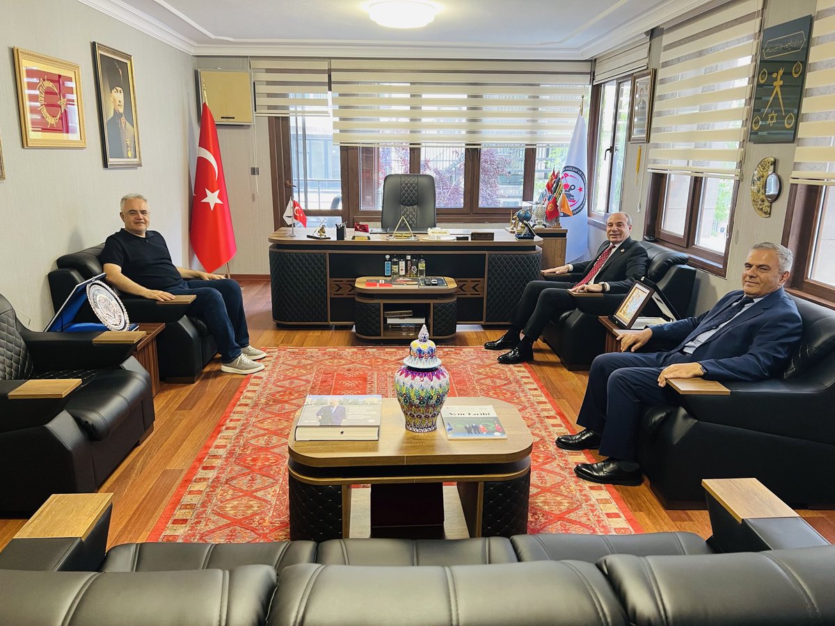 AbbasGNDZ2's tweet photo. Her zaman Şehit ve Gazi Ailelerimizin yanında olan E.Tümgeneral  Değerli büyüğüm Sayın Halil Sosyal Paşam ve Çalışma ve Sosyal Güvenlik Bakanlığı kıymetli Başkanım Bakan Müşaviri Sayın İsmail Ertüzün bey ile birlikte bizi Genel Merkezimizde ziyaret ettiler. Bu nazik ziyaretlerinden dolayı Saygıdeğer Paşama ve kıymetli Başkanımıza teşekkür eder, şükranlarımı sunarım.🤲🇹🇷🤲