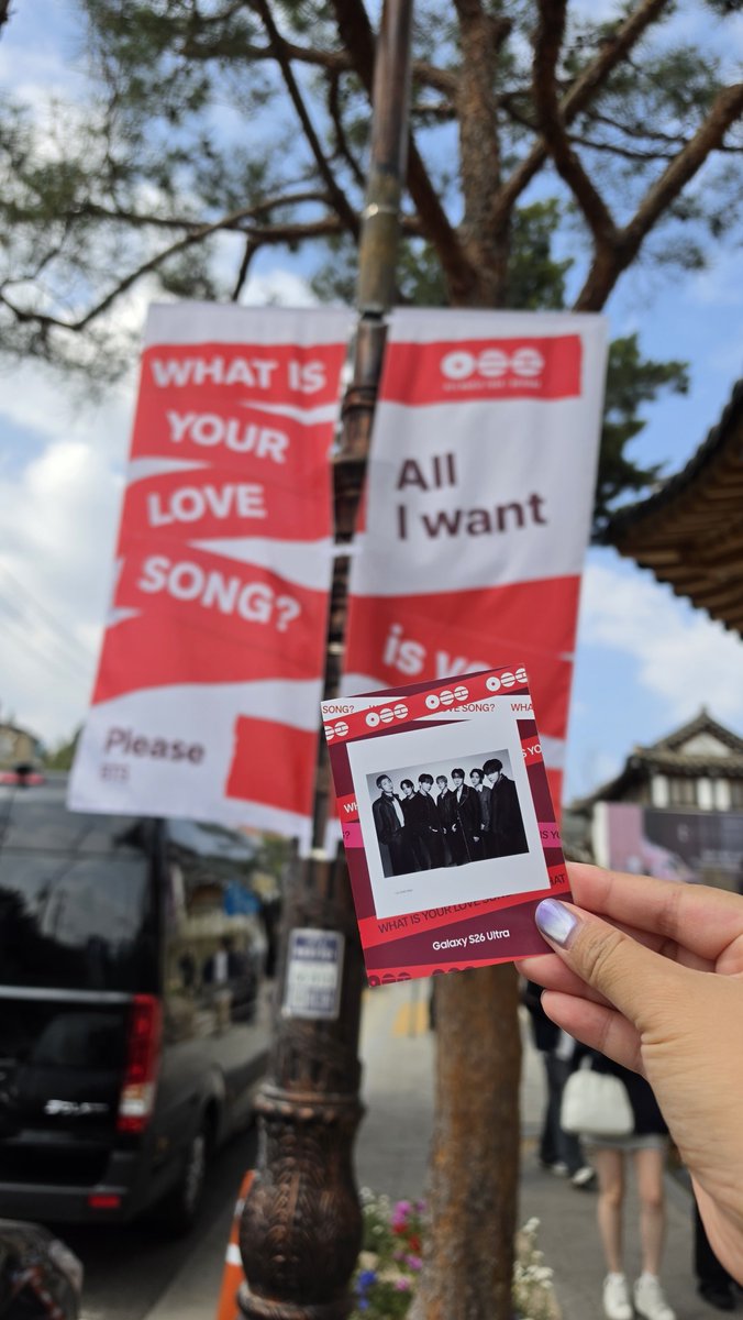 2Genius_shop's tweet photo. ต้องมีสักสิ่งศักดิ์สิทธิ์แหล่ะที่ช่วยฉัน 😭🙏  

#BTS_WORLDTOUR_BANGKOK https://t.co/FEWijzk0ol