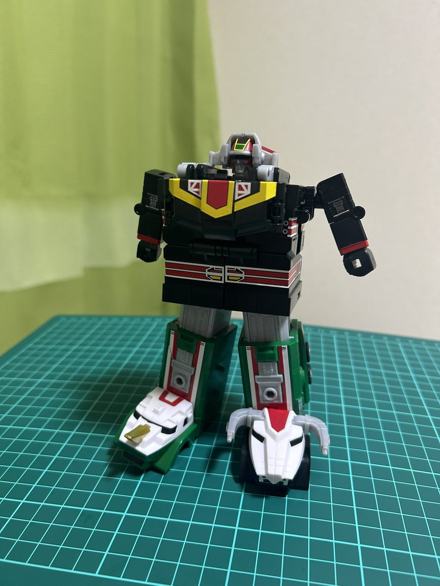 RoadSRX's tweet photo. 写真整理してたらでてきた。スーパーミニプラのライブボクサーとスーパーライブロボ。初の戦隊ロボ2体合体だったけど、アクションをしてたイメージがあまりなかったと思う､､､
#スーパーミニプラ
#作ったものをあげる https://t.co/EJLdIWKPqD
