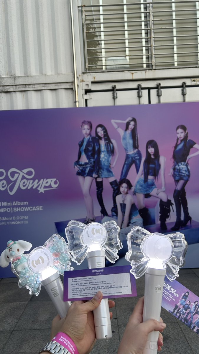bbangrangja's tweet photo. 또가고싶은 이즈나쇼케이스입니다~ https://t.co/6C9y0qvyVp