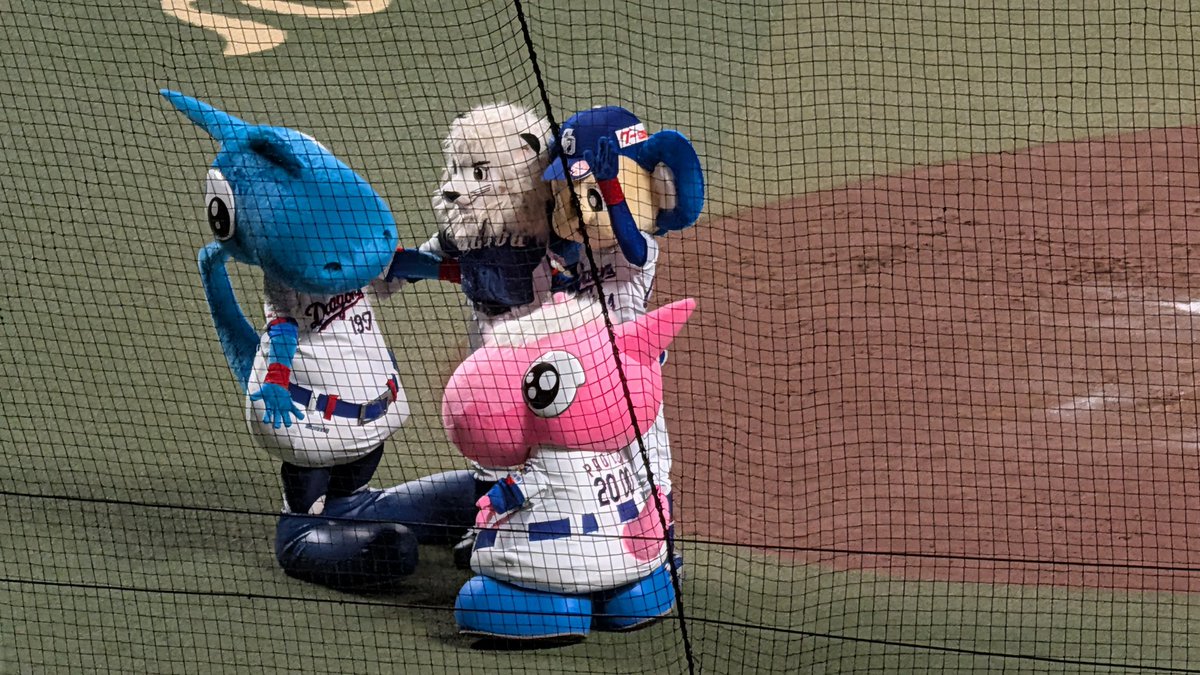 pinoppio's tweet photo. 久々のバンテリンドーム野3日間でした。
集客力にびっくり。
燃えろドラゴンズ？の歌詞を初めてじっくり聞きました🎶
ドアラ理解不能でおもしろい。
涌井の投球フォームはやはり良い⚾️
勝ち越しありがとうございました🙏
帰り道は勝利のひつまぶし✨️
#中日ドラゴンズ #seibulions #べるーにゃ https://t.co/pms269IIIx