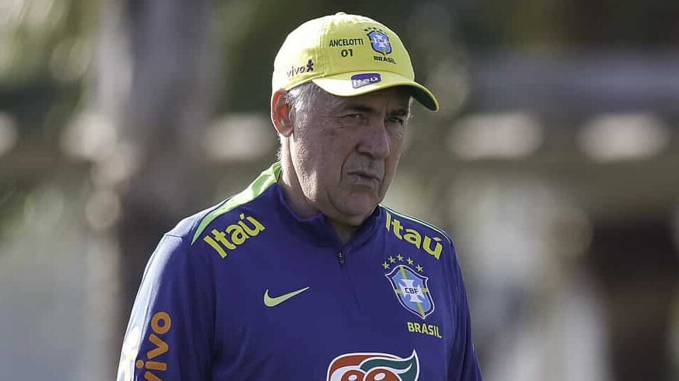 liberta___depre's tweet photo. Hugo Sánchez, ex-atacante da seleção mexicana, crava Brasil em 6º lugar na Copa e detona escolha por Ancelotti: 'Me decepcionaram muito'

"Os brasileiros me decepcionaram um pouco por terem um técnico italiano. Na minha lista de favoritos, quem será o próximo campeão mundial? Eu coloco o Brasil em sexto lugar, mas não por causa do Brasil em si, não por causa dos jogadores brasileiros, mas por causa da filosofia de futebol deles.

Para mim, o futebol brasileiro era uma referência, e Pelé era meu ídolo. Mas agora com Ancelotti, o que eu não digo por causa dele, mas porque não gosto que nós, mexicanos, tenhamos um técnico que não é mexicano. Então, desejo boa sorte aos brasileiros, mas não acho que esta Copa do Mundo vá dar certo para vocês."

Via: @ESPNBrasil 

📷ESPN / 📷Rafael Ribeiro/CBF