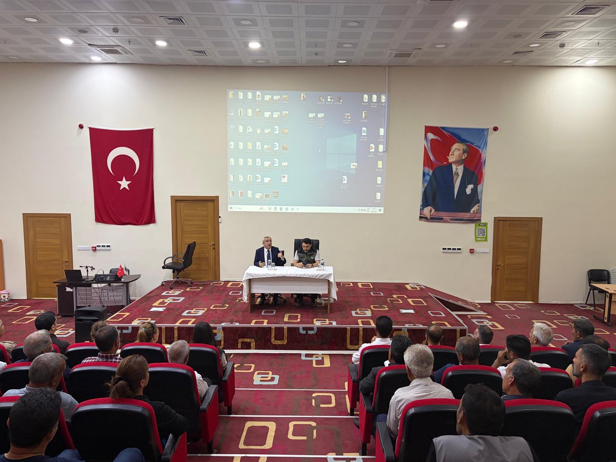 TC_Lice's tweet photo. 📍Lice Kaymakamlığı

Kaymakamımız Sayın Muhammet İKİS başkanlığında; Diyarbakır Orman İşletme Müdürü Sayın Davut AYZİT, Orman Kadastro Komisyonu ve Orman İşletme Şefliğinin de katılımıyla mahalle muhtarlarıyla toplantı gerçekleştirildi.

Gerçekleştirilen toplantıda orman yangınlarıyla mücadele ve 2B kapsamındaki arazilerin durumu ile ilgili mahalle muhtarlarına bilgilendirmeler yapıldı.

@IkisMuhammet 
@DiyarbakirOrman 
@dbakirvalilik