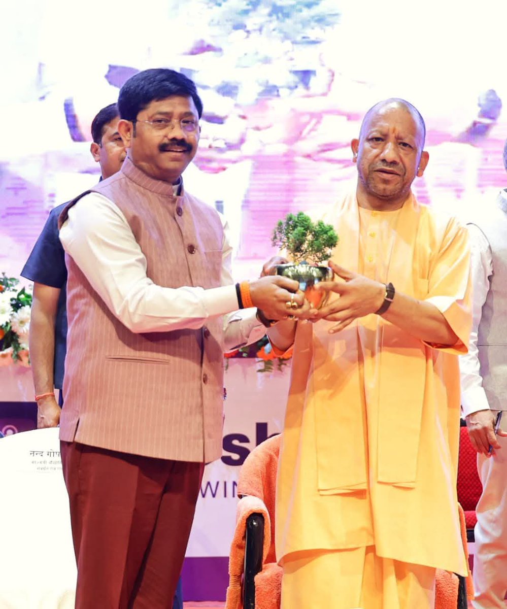 nttvofficial's tweet photo. उत्तर प्रदेश के हाइप्रोफाइल मंत्री नन्दगोपाल गुप्ता 'नंदी' को जोर का झटका..
CM योगी आदित्यनाथ ने उत्तर प्रदेश एक्सप्रेस वे औद्योगिक विकास प्राधिकरण (यूपीडा) की ज़िम्मेदारी वापस ली,अब यूपीडा का कामकाज अवस्थापना विभाग(CM योगी के अधीन )देखेगा...
@myogiadityanath
@NandiGuptaBJP https://t.co/JgcKj86SZf