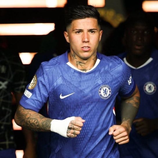 MadridUniversal's tweet photo. 🚨 BREAKING: Real Madrid have made the first moves to sign Enzo Fernandez.

Chelsea want £120m and are waiting for Real Madrid to make the offer.

— @MailSport https://t.co/ra94ZYZJPd