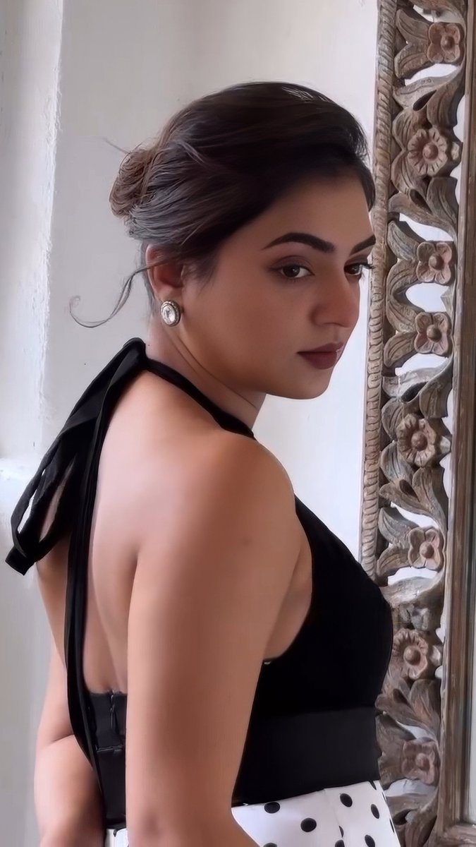 i_facelove's tweet photo. Nazriya - Cute &amp; Hot 🔥 https://t.co/tVkLDAQQB8