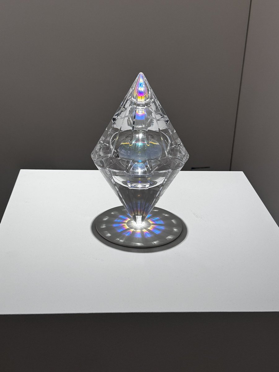 Seina's tweet photo. GYRE GALLERY「SPECTRUM 2076 AD ─ 来たる世界の意識体」。牧田愛さんと草野絵美さんは同じ空間で共鳴しあう感じがたまらんね。そこでオープニングの森万里子さんとの時の流れを再確認し定義された半世紀後の来るべき世界は実はあっという間にやってくる恐怖に撃ち抜かれる展覧会でした。7/12迄。 https://t.co/8EaVJmxfX1