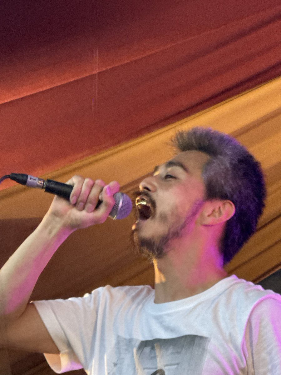ahirunoie's tweet photo. FUJI &amp; SUN 2026

めっちゃ大好き
鎮座DOPENESS

雨だったから
会場練り歩くのはちょっとだけだったけど
アンコールまで
鎮座ワールド全開！！！

パケから出す金歯装着ネタも
お約束で今回も笑いながら楽しめた

最高な雨の午後に
耳の中かっぽじって聴けた笑

#鎮座dopeness
#fujiandsun https://t.co/GEERlJur20