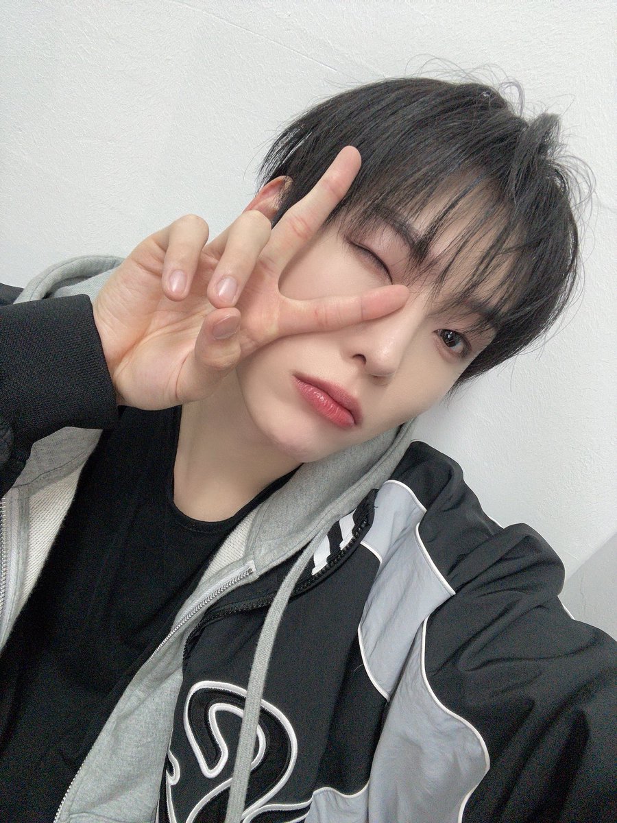 soulzstarz's tweet photo. Happy elring anniversary!!
- หโกห เฃช (ft my elring friend ๊(หแห*)โก )
#ElringSelcaDay #ELSD #ELAST #์๋ผ์คํธ #RANO #๋ผ๋
ธ #CHOIIN #์ต์ธ https://t.co/p94uRamgLC