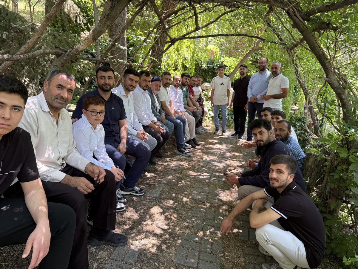 HudaParGenclik's tweet photo. Genel Merkez Gençlik Kolları Başkanımız  öncülüğünde, Isparta’da Denizli, Antalya ve Gençlik Kolları teşkilatlarımızla bir araya geldik.
Kardeşlik ve istişare ikliminde gerçekleşen programda gençliğe yönelik çalışmalarımızı değerlendirme fırsatı bulurken, Üstad Bediüzzaman Said Nursî Hazretlerinin önemli hatıralarını barındıran Barla ve Isparta’nın manevi atmosferinden de istifade ettik.
Programın gerçekleşmesinde emeği geçen tüm teşkilat mensuplarımıza ve nazik ev sahiplikleri için Isparta teşkilatımıza teşekkür ediyoruz.