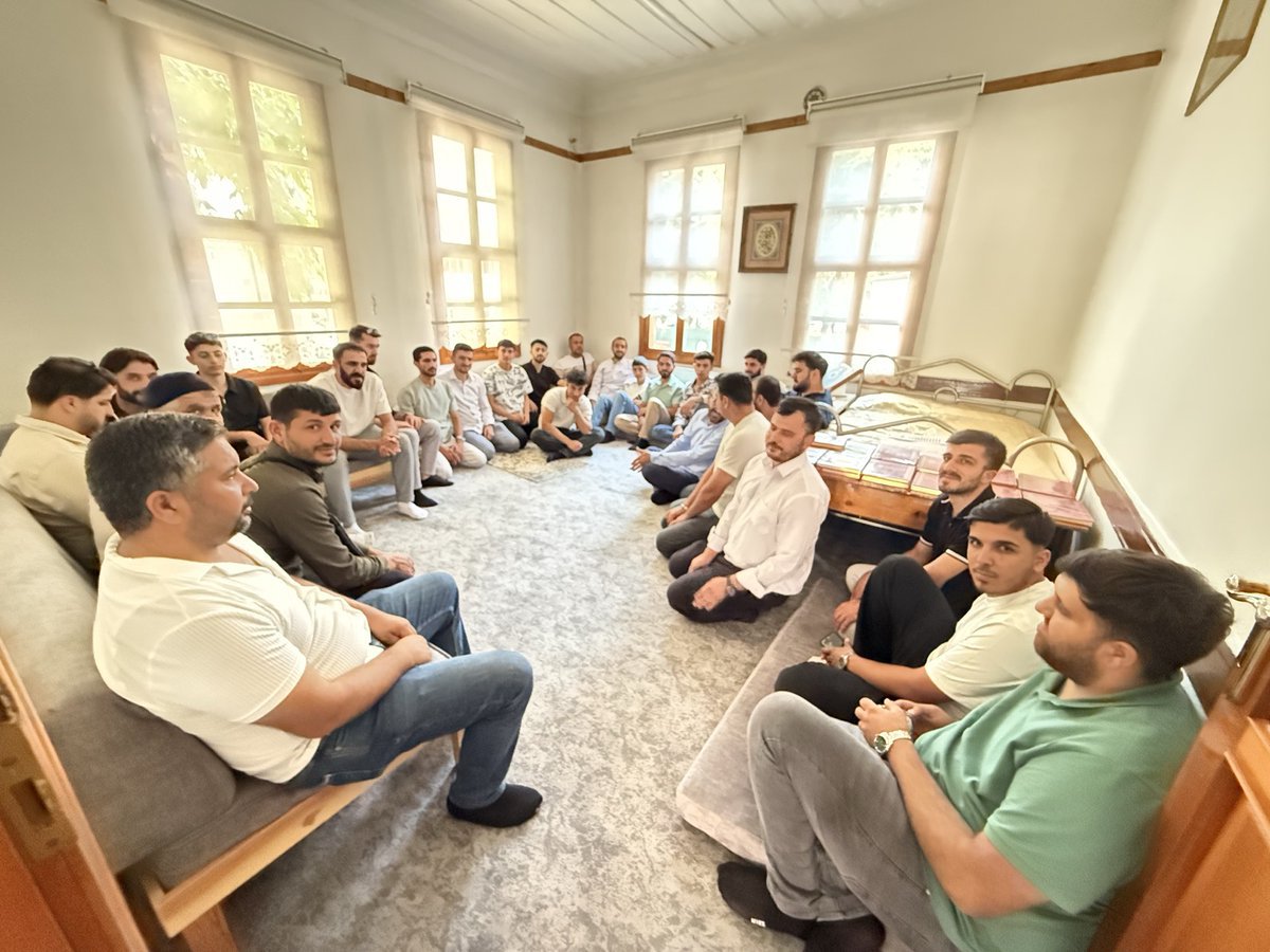 HudaParGenclik's tweet photo. Genel Merkez Gençlik Kolları Başkanımız  öncülüğünde, Isparta’da Denizli, Antalya ve Gençlik Kolları teşkilatlarımızla bir araya geldik.
Kardeşlik ve istişare ikliminde gerçekleşen programda gençliğe yönelik çalışmalarımızı değerlendirme fırsatı bulurken, Üstad Bediüzzaman Said Nursî Hazretlerinin önemli hatıralarını barındıran Barla ve Isparta’nın manevi atmosferinden de istifade ettik.
Programın gerçekleşmesinde emeği geçen tüm teşkilat mensuplarımıza ve nazik ev sahiplikleri için Isparta teşkilatımıza teşekkür ediyoruz.
