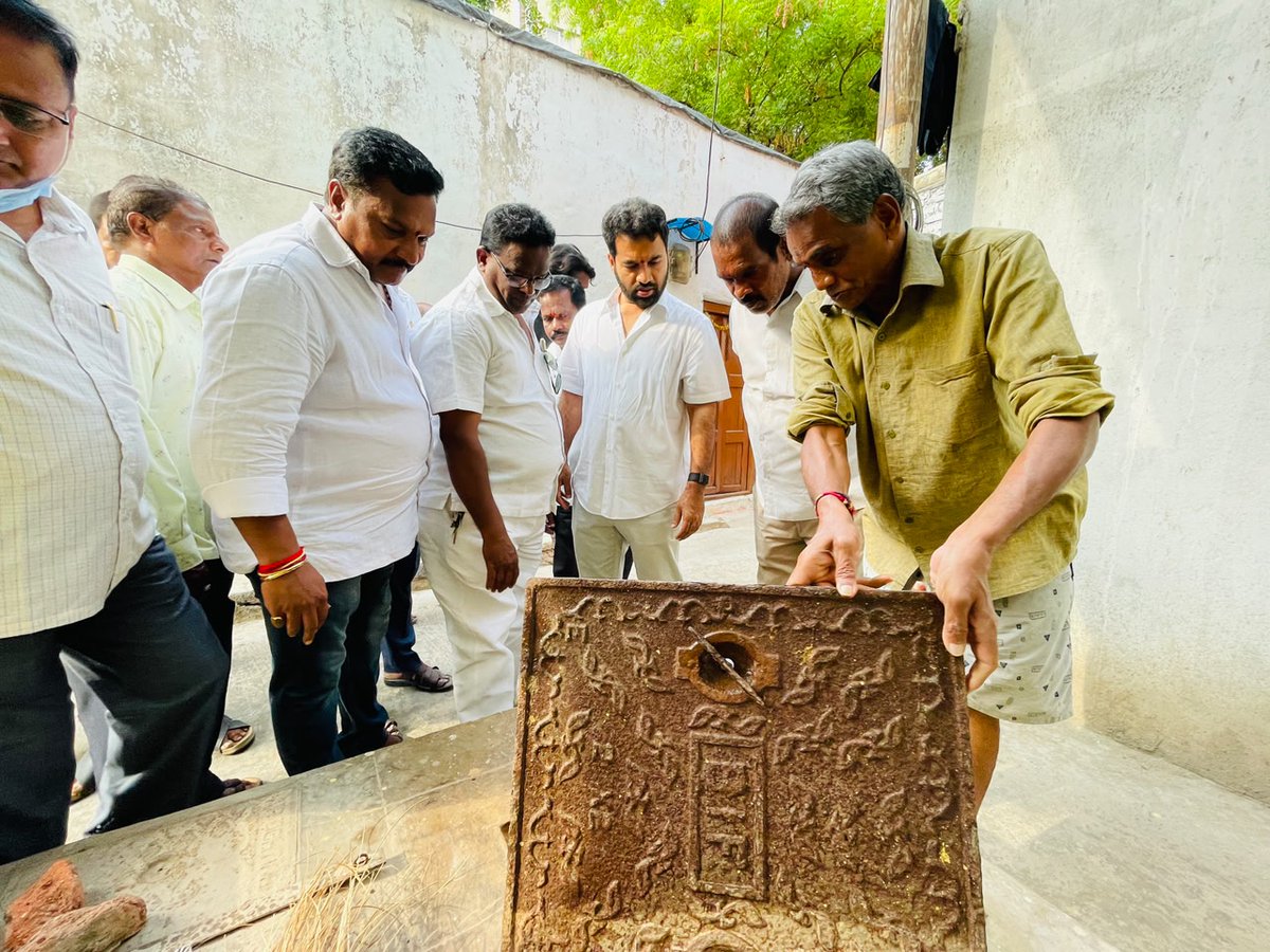 MutaJaisimha's tweet photo. Every citizen deserves access to clean and sufficient drinking water.

Visited Lalitha Nagar in Adikmet Division to understand the drinking water problems faced by local residents. During the interaction, residents highlighted that water is being supplied for only a short duration of 15–20 minutes and that polluted water has become a major concern in the locality.

Immediately brought the matter to the attention of the concerned officials and requested prompt action to improve water supply timings and ensure clean and safe drinking water for all residents.

Earlier, paid floral tributes to the statue of B. R. Ambedkar Garu, remembering his remarkable service and vision for an equal society.

#DrinkingWater #GroundLevelAction #Musheerabad #Ambedkar #PeopleFirst
@KTRBRS @BRSparty