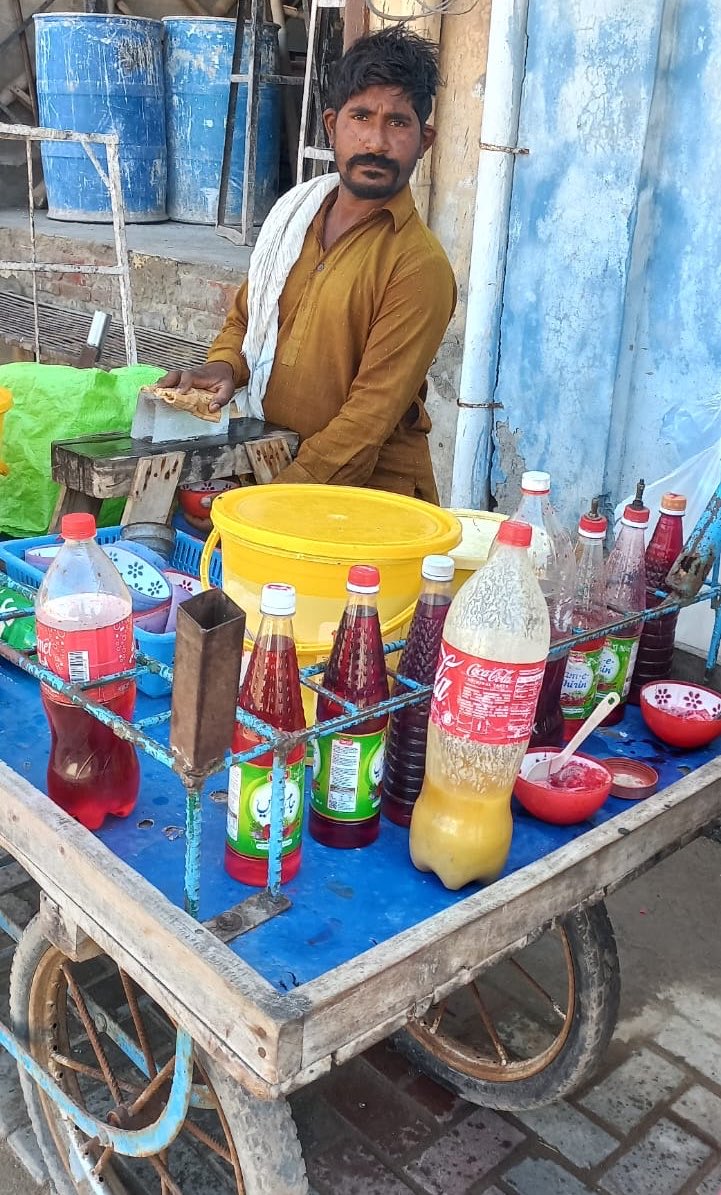 latefKhan909's tweet photo. کِسی شادی شُدہ انسان کی عارضی توجہ کو محبت مت سمجھیں 
وہ اپنے گھر کی بوریت ختم کرنے کے لیے آپ کا سکون برباد کر رہے ہیں 
وڑو اور اپنے کم پے توجہ دو 😂ٹھنڈے ٹھار گولے 🍭🍧 https://t.co/1ABCt71u2m