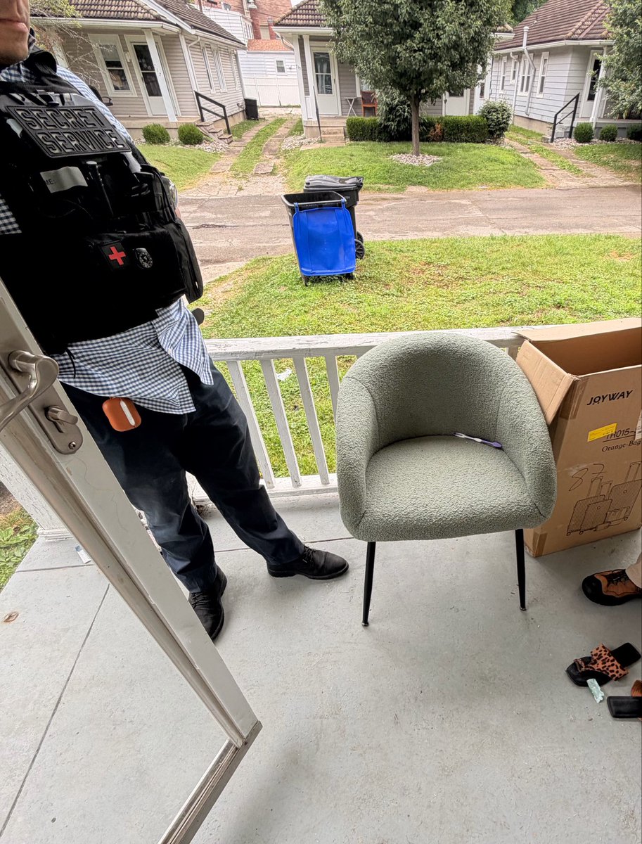 slimeballpuxxi's tweet photo. why they actually pull up tho https://t.co/soDUB2RSl1