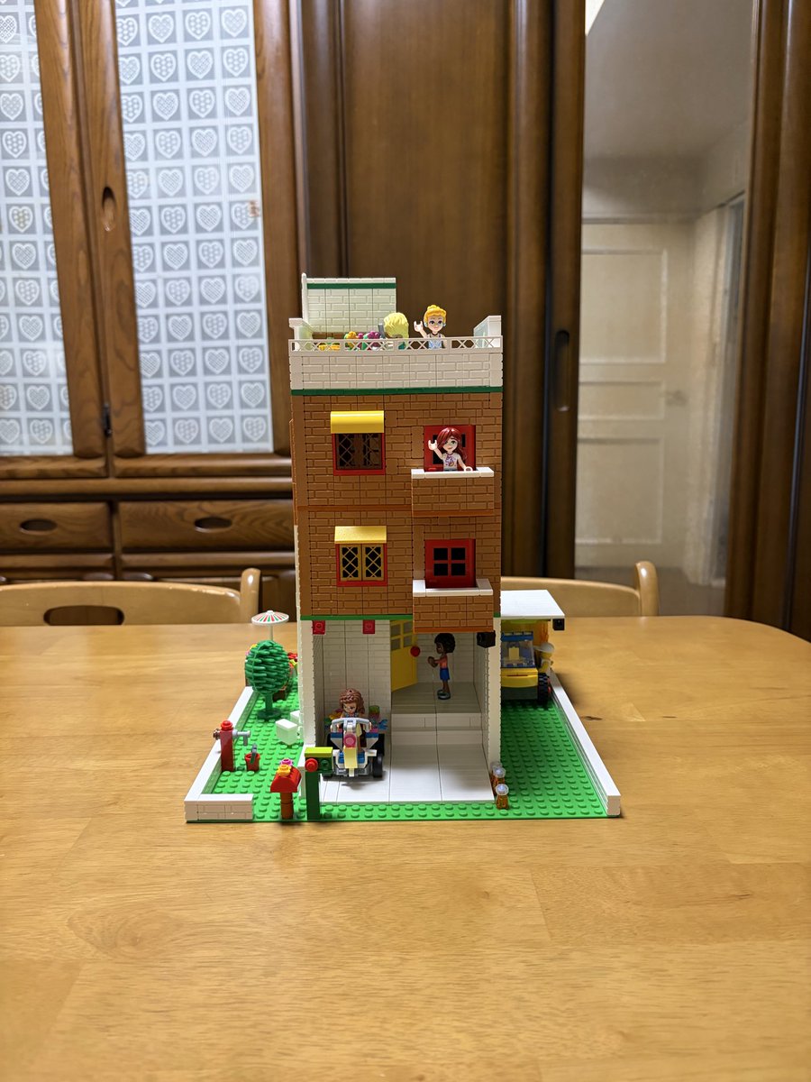 LEGOmamiOsaka's tweet photo. #LEGO
#レゴ
#3階建
#息子夫婦ハウス？ https://t.co/t9jZaOznAG