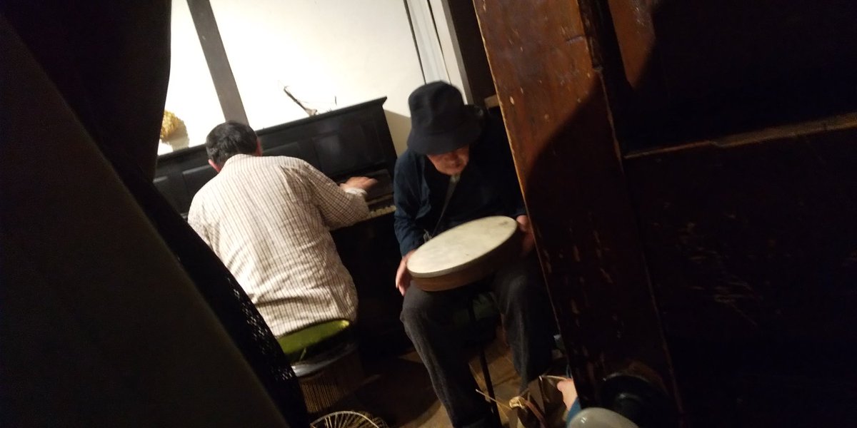 daynigh88714164's tweet photo. 札幌のギャラリー犬飼さんでのマヘルの演奏素晴らしかったです。明日9日は旭川でマヘルです。
札幌からだと、日帰りできる事を教わりましたー。 https://t.co/0CXHm8zkJP