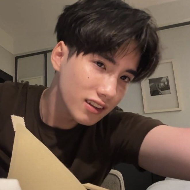 bunnygotomoon's tweet photo. ภูธัชชัย…โสดไหม… https://t.co/CBMJHyiJmW