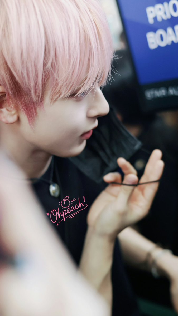 mushieewe's tweet photo. pink boy 오현준

#현준 #HYUNJUN #SMTR25 #오현준 https://t.co/O4MWSBGidB