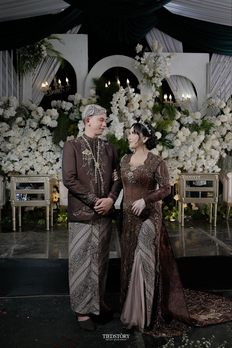 reszaaf's tweet photo. buat kakak kakak kalo kalian belum pada tau, ini namanya nikah ya https://t.co/SehMQajN7g