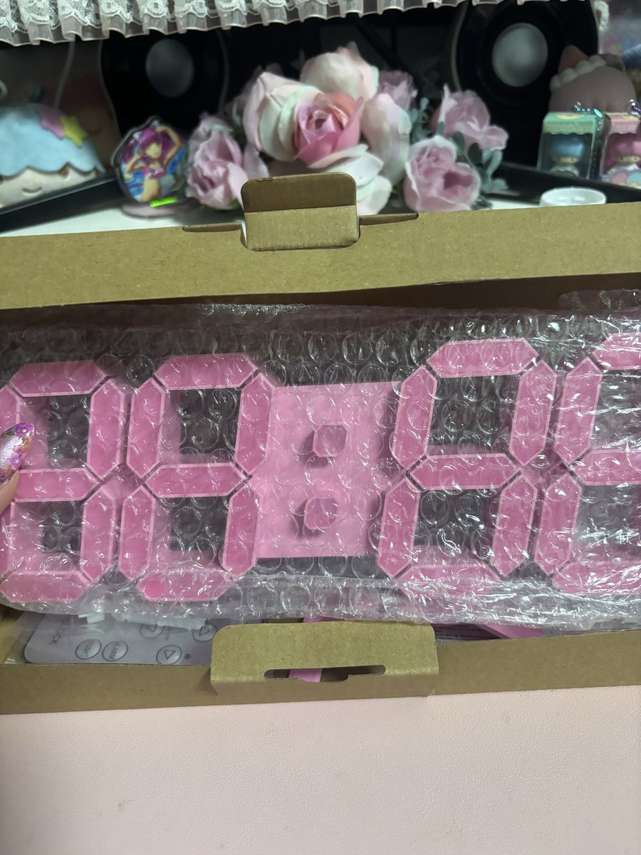 m_rinel06's tweet photo. 帰ってきてびっくり！
欲しリスから誰かプレゼントしてくださったみたいで…😭ありがとうございます！！
ピンクめちゃかわいい💗(_ ･A･)_ﾊﾞﾝｯ
デスク上キレイに飾ってつかわせていただきます！！ https://t.co/Dx6MrpHtBI