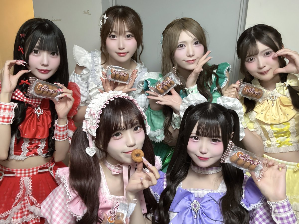 SKKH_official's tweet photo. 名古屋3日間ありがとう！！🍩🫶🏻
#ヤングドーナツ #宮田製菓 #OSUFES https://t.co/2ocuRKQgwb