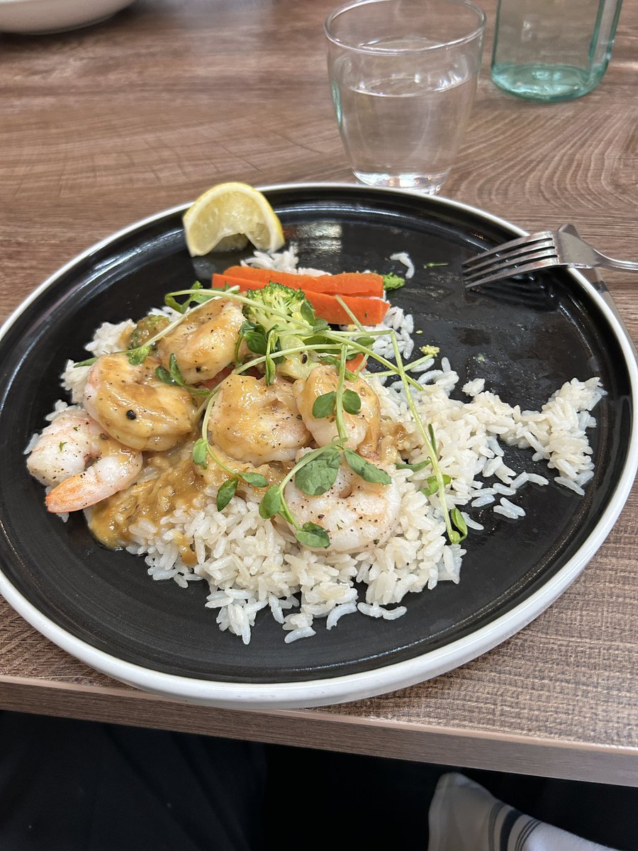 JAL49's tweet photo. @JessieJ012345 Looks awesome! Last evening I had fried shrimp on fried rice! https://t.co/VoSkVeQqQP