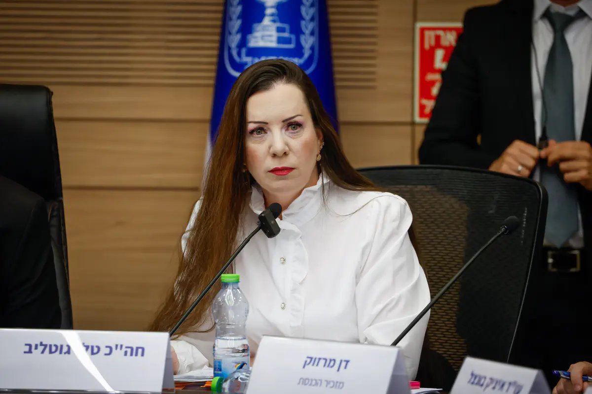TheSharkLady's tweet photo. 1. אנשי הליכוד ושופרות הקואליציה קמו להגן על טלי גוטליב, מפיצת הקונסיפרציות השקרנית, שהפיצה בולשיט שנלקח מהאתר הבזוי "עדנה קרנבל".

אני מספיק זקנה כדי לזכור שגוטליב הפיצה פייקים בטוויטר לא אחת, ואף שיקרה וכתבה ששקמה ברסלר מחקה ציוצים מחשבונה >> https://t.co/JGSHaN69MR