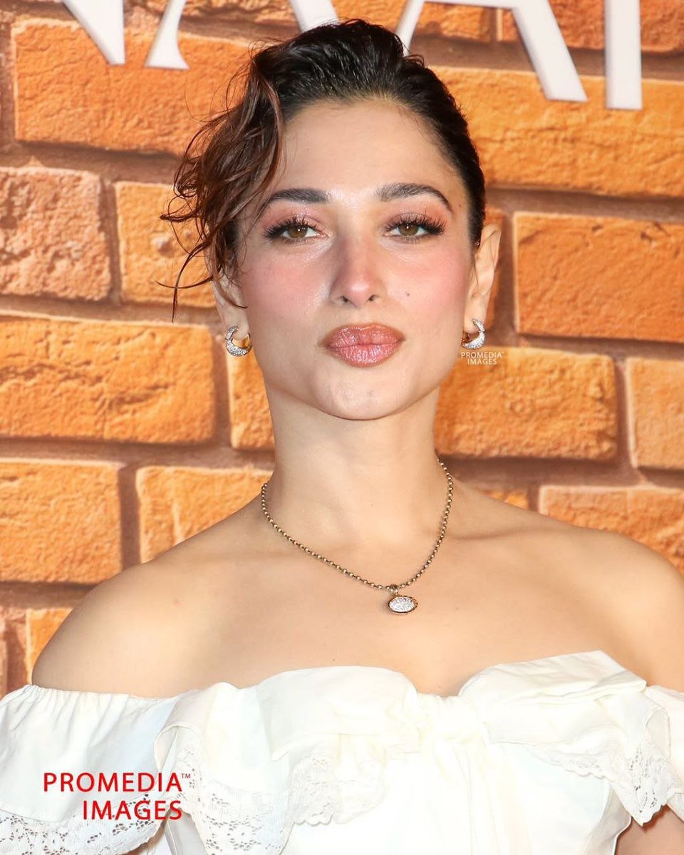 Chussur's tweet photo. Milky Tammana Looking Like A Wow...🤍 #TamannaahBhatia #bollywoodactress #southactress https://t.co/gbEkcu8syj