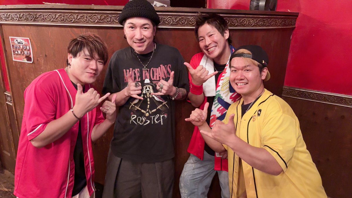 VoOlO1122's tweet photo. ELBRUNCHさん @el888world 

一緒に写真撮ってくださりありがとうございます！

歌声とボイスパーカッションの融合がパワフルで20分のステージがあっという間でもっと聞きたかったです！！ https://t.co/Rm9WF9BzAw