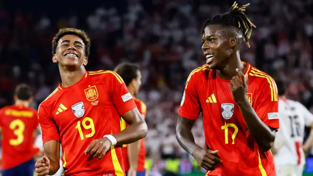 Felipeftsss's tweet photo. 🌍 Cuenta regresiva para el Mundial 2026.

Lamine Yamal y Nico Williams apuntan a estar disponibles para el debut de España, una noticia que ilusiona a toda la afición. 🇪🇸⭐

#Mundial2026 #España #LamineYamal #Futbol https://t.co/L6gKE30h4I