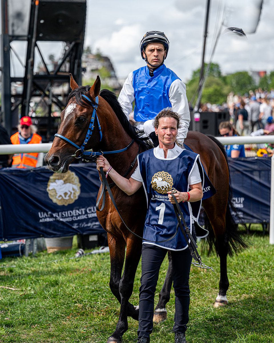 TheEmiratespcup's tweet photo. The jockeys of the Sweden leg, a professional presence and a powerful performance as the finest Pure Arabian Horses met at Gardet Turf Racecourse, in the 33rd Edition of the UAE President’s Cup. 🐎

فرسان محطة السويد… حضور احترافي وأداء قوي في سباق جمع نخبة الخيول العربية على مضمار جارديت العشبي، ضمن أجندة النسخة الـ33 من الكأس الغالية.

#UAEPresidentCup | #SwedenStage | #GärdetRacecourse
#كأس_رئيس_الدولة_للخيول_العربية | #مضمار_جارديت