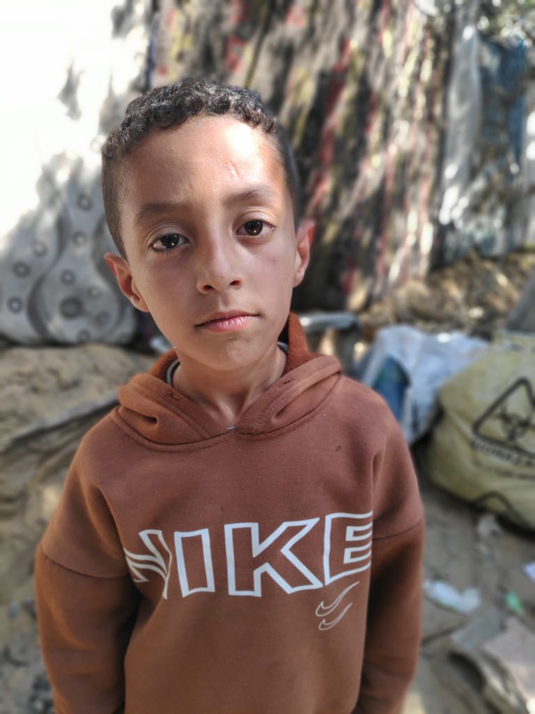 GazaBilal6's tweet photo. https://t.co/ZGRV0nQgrM
Kalbim kırık 💔
Yırtık bir çadırda 10 kişi yaşıyoruz.
Ailemi koruyacak yeni bir çadır alma gücüm yok. Lütfen benim ve küçük kardeşlerimin yanında olun. https://t.co/OpTh6hWgDq