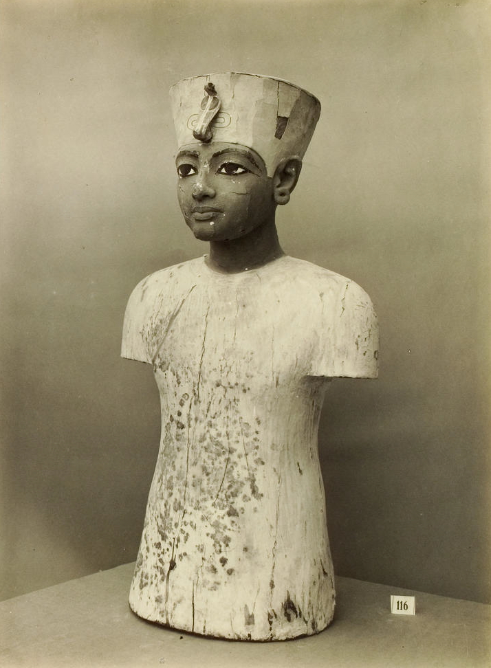 EmpirePodUK's tweet photo. Tutankhamun was only a child when he came to the throne, yet his tomb would become the most famous archaeological discovery in history.

So what do we actually know about the boy behind the golden mask? https://t.co/yvyGN5x6Xk