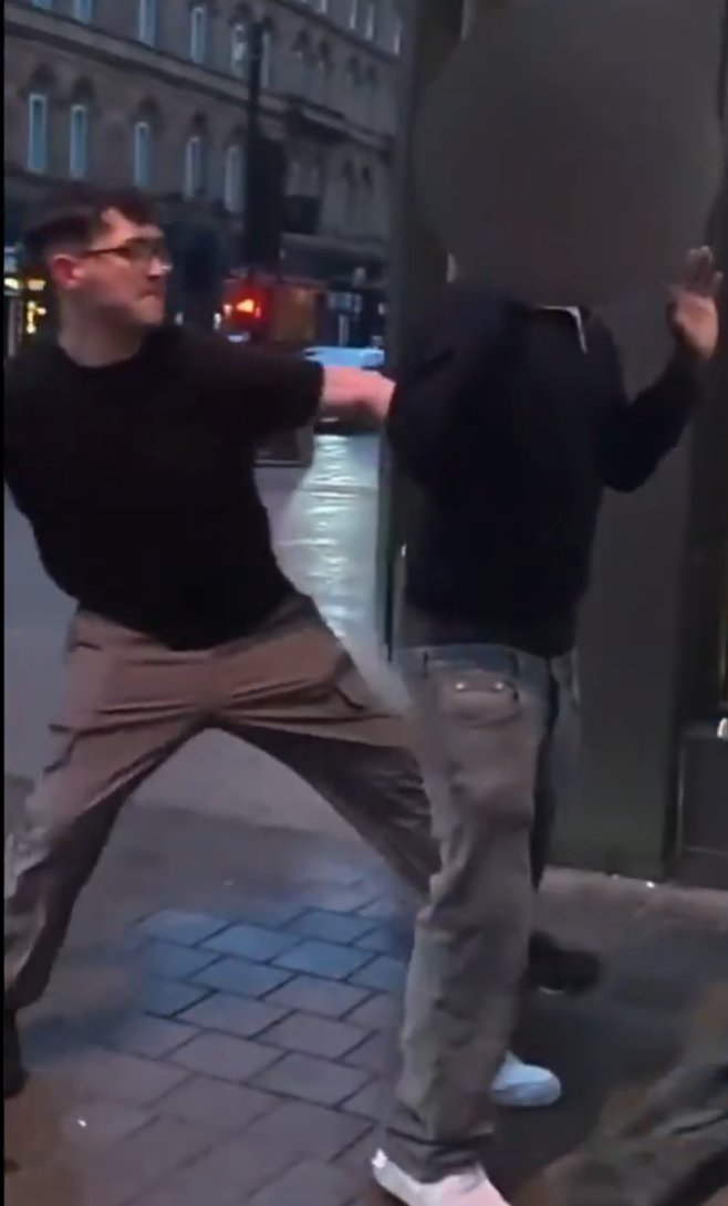 c03_2003's tweet photo. @ColelliGiacomo @FearedBuck dumb fuck the black guy dead ass has his hands up trying to walk away he is just simping for a bitch https://t.co/IBxyN6e7BQ