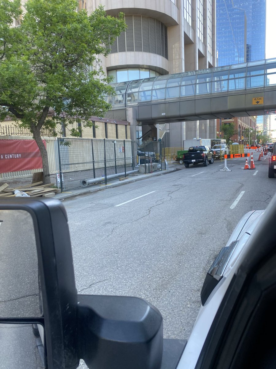 yycdaytrader1's tweet photo. @cityofcalgary Hey I know your staff mostly work from home, but some of us have to commute to downtown everyday. Doesn’t help when you dug a hole on Bow Trail and shut down two lanes on 9 Ave. No one is working this morning and looks like the work is done here https://t.co/jjzW38JB9A