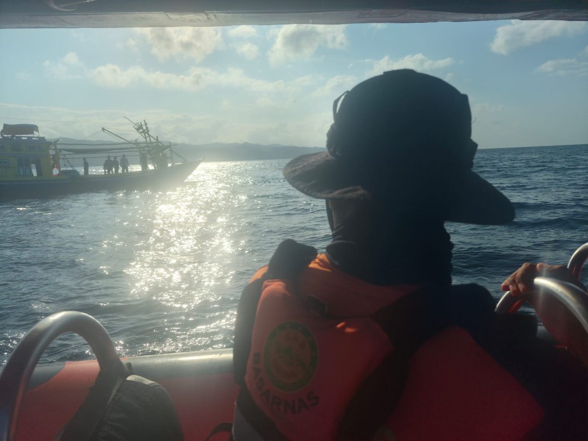 HumasSARKendari's tweet photo. Bombana, 08/06 -- Tim SAR gabungan menghentikan sementara Ops SAR hari ke- 3 terhadap 1 org nelayan yg hilang disekitar perairan boepinang desa larete kecamatan poleang tenggara dan akan dilanjutkan kembali bsok pagi
#basarnaskendari
#timsargabungan
#possarkolaka
#humassar304 https://t.co/HFlg4mHneu