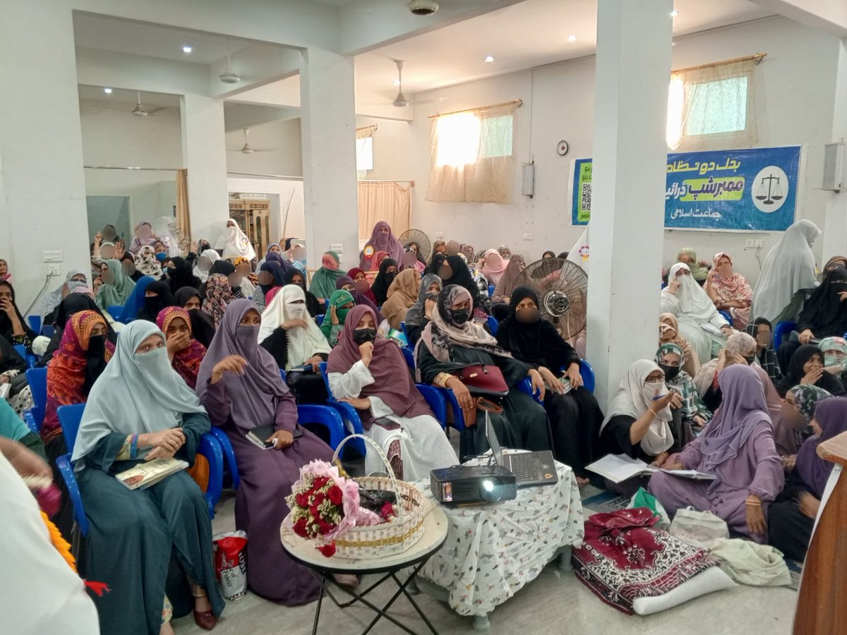 JIwomenKarachi's tweet photo. حلقہ خواتین جماعت اسلامی ضلع ملیر کراچی کے تحت  پیر کے دن قرآن فہمی کلاسز کا انعقاد کیا گیا، جس میں نائب قیمہ جماعت اسلامی پاکستان ثمینہ سعید نے خصوصی شرکت کی۔  ناظمہ کراچی محترمہ جاوداں فہیم، معتمدہ کراچی محترمہ ساجدہ تنویر، نائبات محترمہ فرح عمران اور ندیمہ تسنم بھی موجود تھیں https://t.co/FE8g8dAROH