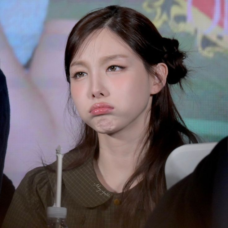 naycervo's tweet photo. Nayeon's cheeks appreciation 🧶 https://t.co/JxBjpLpYDO