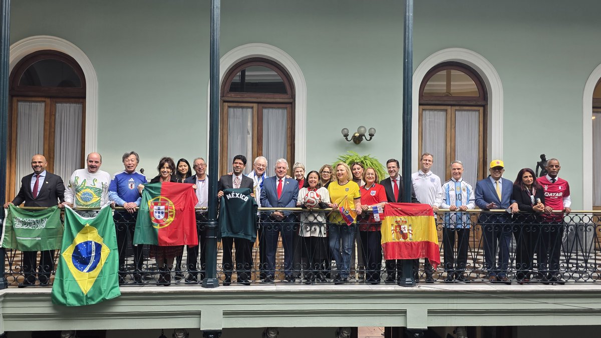 CancilleriaUy's tweet photo. ⚽🌎 Cancillería realizó una actividad dedicada a la Copa Mundial de la FIFA 2026 con Estados Unidos, México y Canadá.

🤝 La jornada contó con la participación del ministro de relaciones exteriores, @MinLubetkinUy, el @USAmbUruguay, Lou Rinaldi, la embajadora de Canadá, Carmen Sorger, el Encargado de Negocios de la @EmbaMexUru, Andrés Ruiz y el Secretario de Deporte, Alejandro Pereda.

Esta actividad se inscribe en la estrategia de diplomacia deportiva en el marco de la Temporada de Diplomacia Cultural 2026 "Cancillería de Puertas Abiertas".

#DiplomaciaDeportiva #Mundial2026 #DiplomaciaCultural #Uruguay