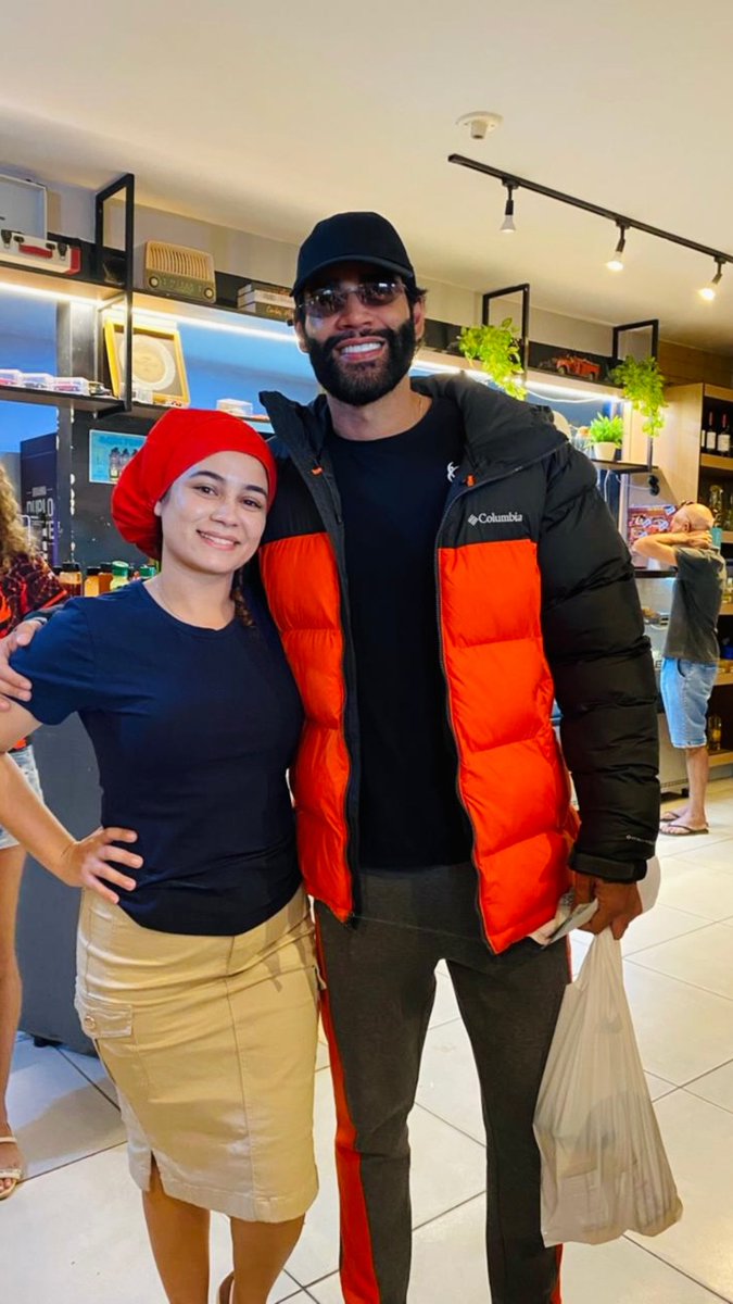 gusttavolima360's tweet photo. E o nosso Embaixador que passou ontem pelo Posto Sobrado? 

Quem viu, viu! E quem conhece o lugar já deve imaginar o que não pode faltar nas comprinhas dele. 😋
📹 juliane_silva_alcantara https://t.co/r46OP0aTGG