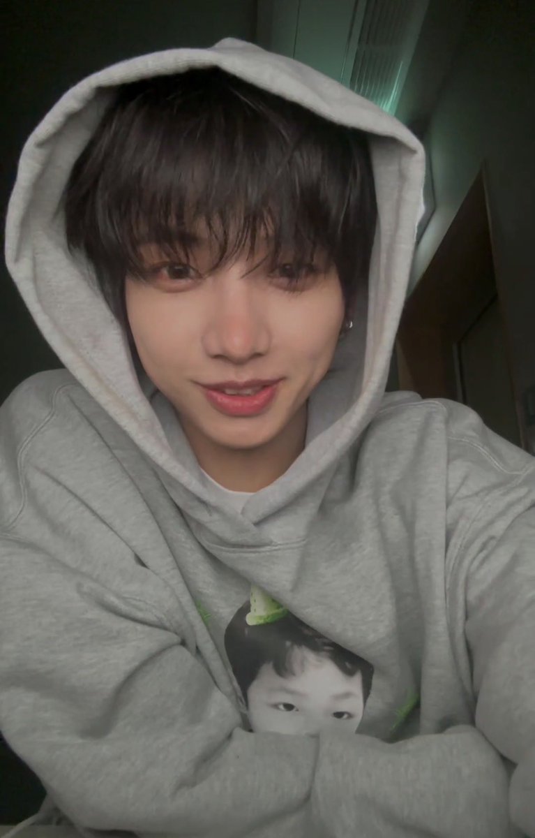 Mint072000's tweet photo. 아 ㅁㅊㅋㅋㅋㅋㅋㅋㅋㅋㅋ필터 뭔가 했더니 필터 끄니까 띵돌프 마냥 코만 메이크업 지워져있네ㅋㅋㅋㅋㅋㅋㅋㅋㅠㅜㅜ아 진짜 커여워 미치겠네 https://t.co/m86mWCVLp6