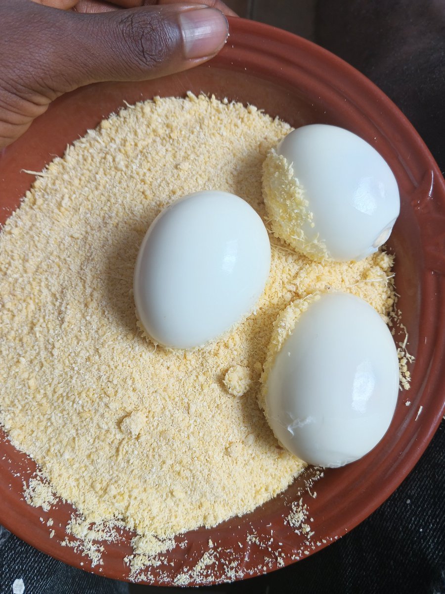 EmmaG80d's tweet photo. No be every time garri and groundnut; sometimes I dey drink am with egg.😹😹 https://t.co/gR9fx658Ff