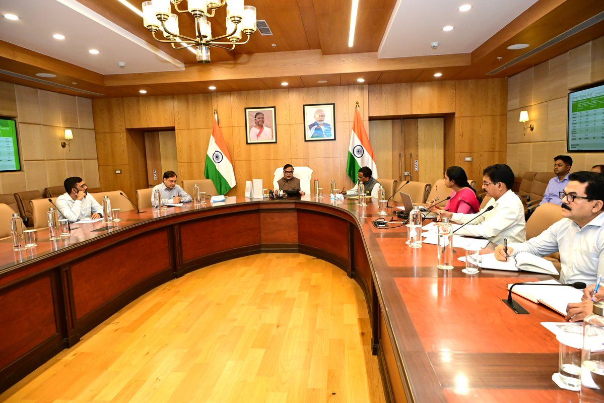 himantabiswa's tweet photo. Chaired several important meetings covering a lot of important avenues.

1️⃣Freeing up our lands from encroachers remains our top priority. Over the last 5 years we have reclaimed over 200 sq km from encroachers. We are now taking robust steps to ensure encroachers are never able to return to these lands. 

2️⃣Have instructed our Education, Health, Power and other key infra departments to identify critical projects that can come under the ambit of the Centre’s Viability Gap Funding initiative to shore up our growth trajectory

3️⃣We will be taking all measures to augment investment in agri infra, support exporters of GI tagged and organic products and utilise all possible Central support in this endeavour. The Agri Infrastructure Fund (AIF) is a major component in this direction in which Centre has assured us full support.
I have also asked departments to link agri producers and farmers to aggregators and other stakeholders to help them reach export markets and boost their income.

@CMOfficeAssam