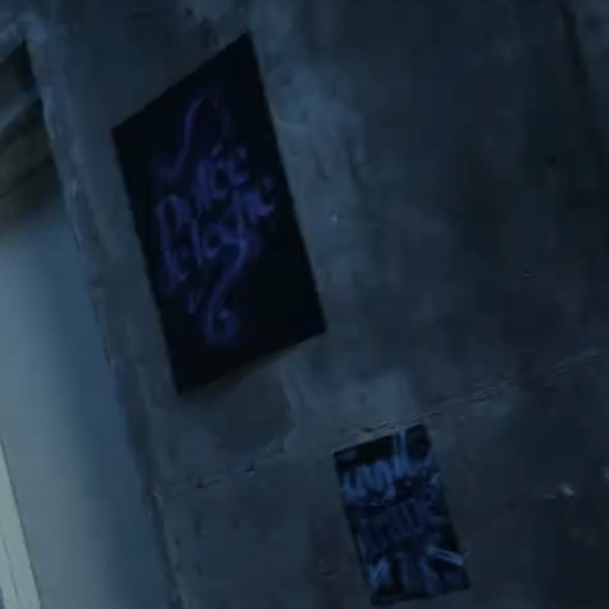 qkrhanhoney's tweet photo. So i was looking at the posters on the teaser…. Thought it was album name teaser (sorry im such a swiftie for this) but i think its the lyrics? Since it had “dulche de leche”…. So frapé….. is the lyrics hani singing….. “Dripping like frappé, you know that I got that” 😭 ??????