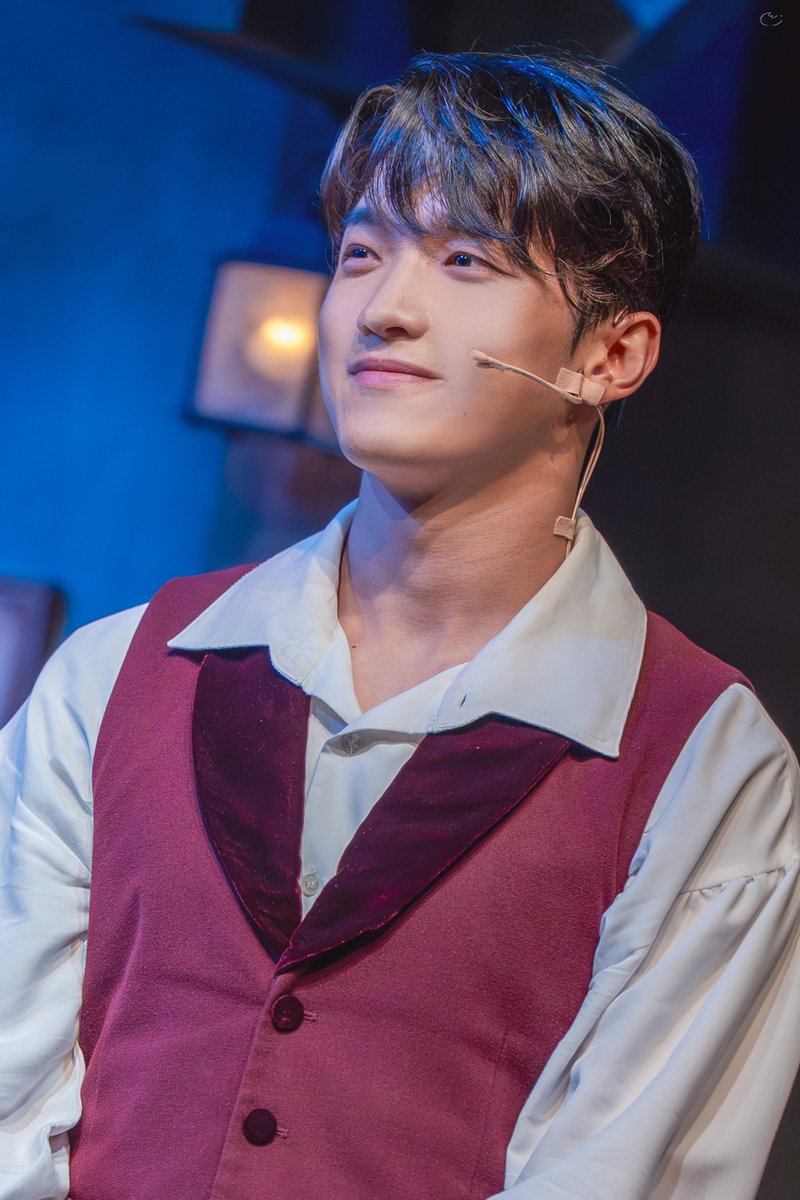 dd___0101's tweet photo. 260607 더 테일 에이프릴 풀스

막공 무대 인사

존 윌리엄 폴리도리 役 #홍성원

즐거운 만우절이었어 https://t.co/FI9OlwU2rD
