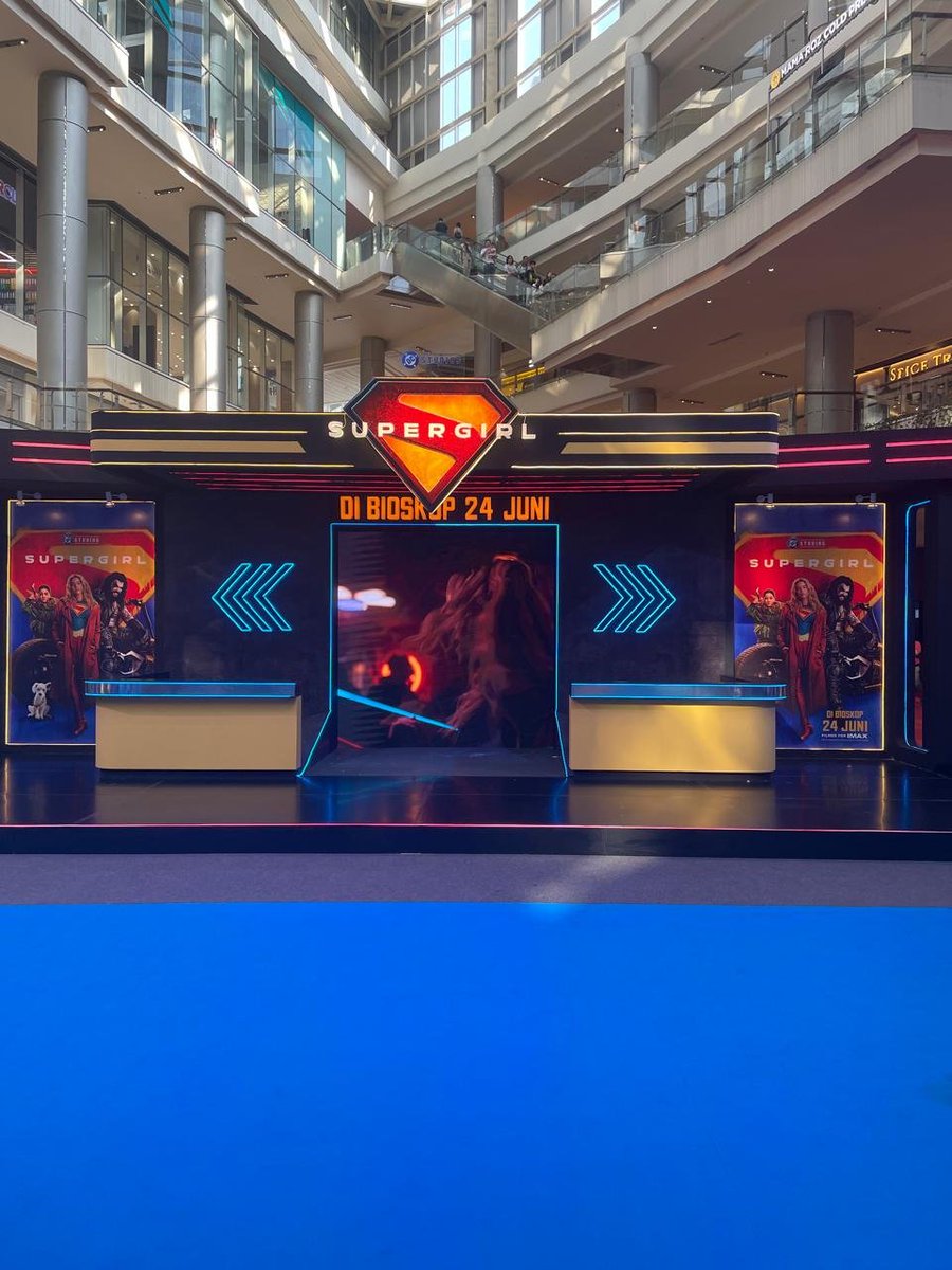 PortalDCNews's tweet photo. MARKETING GLOBAL!!

Esta rolando uma exposição da #Supergirl em shopping da Indonésia que vai até 12 de julho de 2026, para promover o filme. https://t.co/J0OjS4w2qO