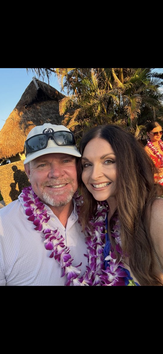 brad_bolin4's tweet photo. 25 years!!!! 

3 daughters, 2 son-in-laws, 4 grandkids and countless memories! 

We celebrated 25 years in Hawaii with our entire family. 

Thanks to Ashley for 25 amazing years and for being my partner and most of all my best friend!! https://t.co/M8ZZey5hxp