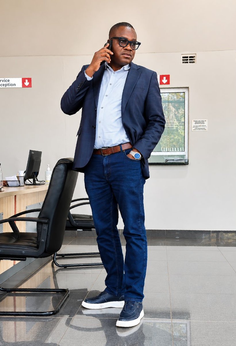 hwendec's tweet photo. If you want to lose weight try the No starch, no sugar Diet. 

That means:
❌ Bread, rice, spaghetti, sadza
❌ All fruit except avocado
❌ All sodas & juices (only water)
❌ Beer & whiskey
✅ Red wine only

Strict? Yes.
Effective? Look at my photo from today. 

Quick results for those ready to commit.