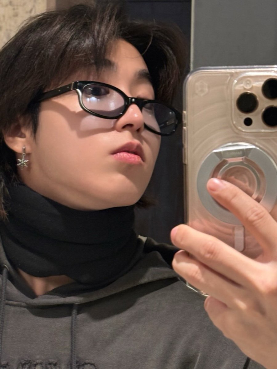 diorstray's tweet photo. como pode ser o mais lindo??????? 😭😭😭😭😭 https://t.co/ngazj4Hekw